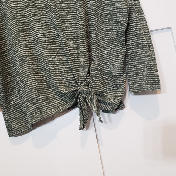 Ray Mode Tunic Top Size Medium Sage Green & White Front Tie Knot Long Sl… - Picture 5 of 8